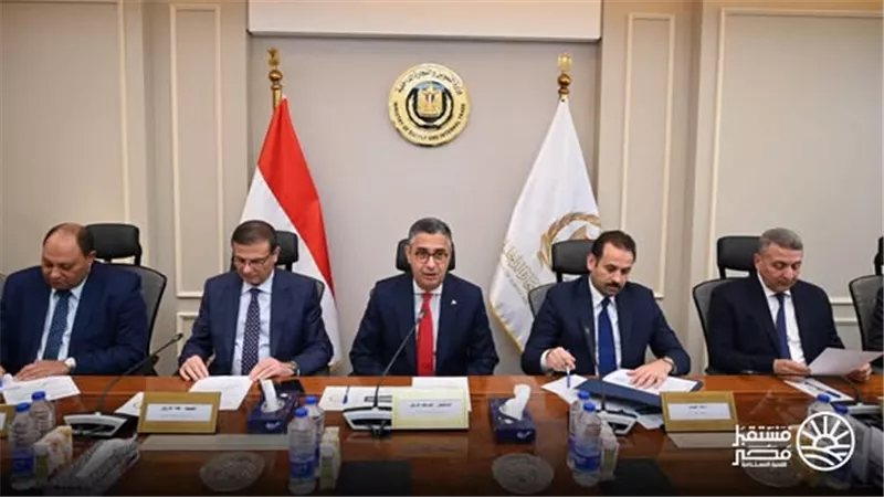 وزيرا التموين والزراعة ورئيس جهاز مستقبل مصر يبحثون مستقبل صناعة السكر