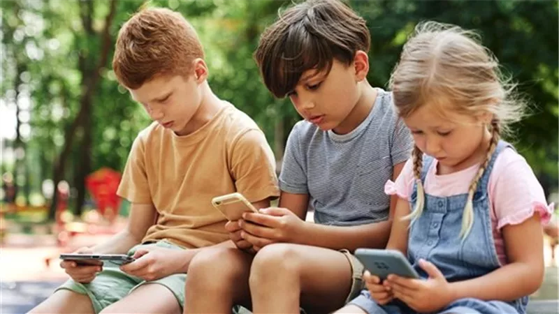 تنظيم الاتصالات: جلسة الشيوخ حول استخدام الأطفال للإنترنت مهمة وتجارب قيد الدراسة