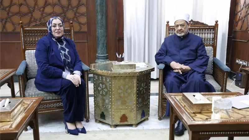 شيخ الأزهر: صون كرامة المرأة وتمكينها حق إسلامي أصيل