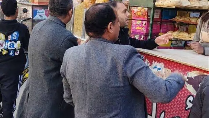 ضبط 99 مخالفة في حملة لتوفيق أوضاع المحال العامة بملوي