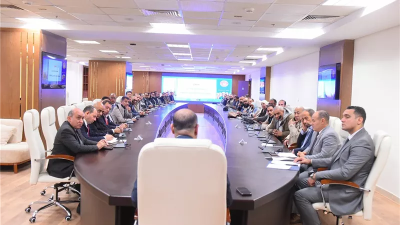 في لقاء مع مصنعي الملابس الجاهزة.. وزير العمل يعلن خطوات لتذليل العقبات ودعم الإنتاج