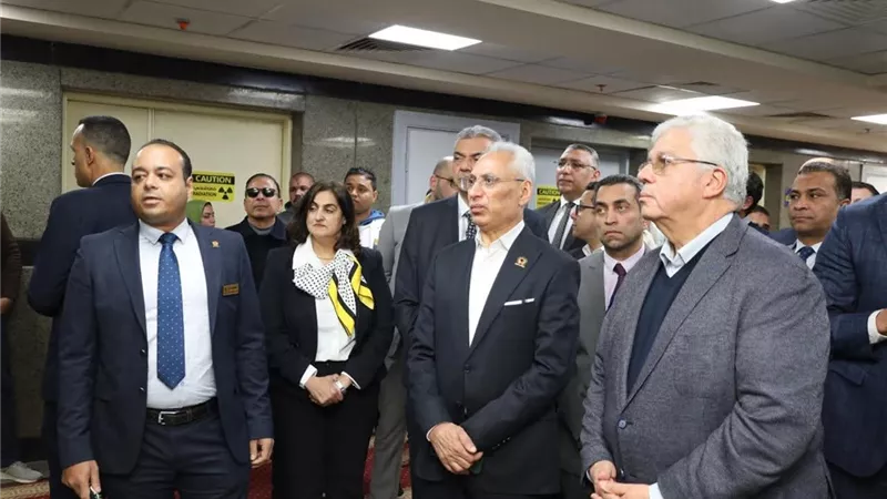 وزير التعليم العالي يتفقد مستشفى الأورام والمباني الفندقية بجامعة المنيا استعدادًا للافتتاح