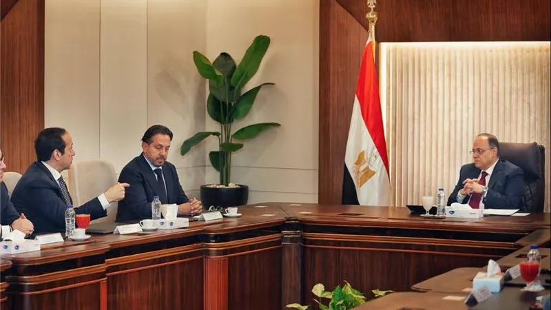 هيئة الدواء المصرية وأبوت تتعاونان لتوطين الصناعة الدوائية وتعزيز الأمن الصحي