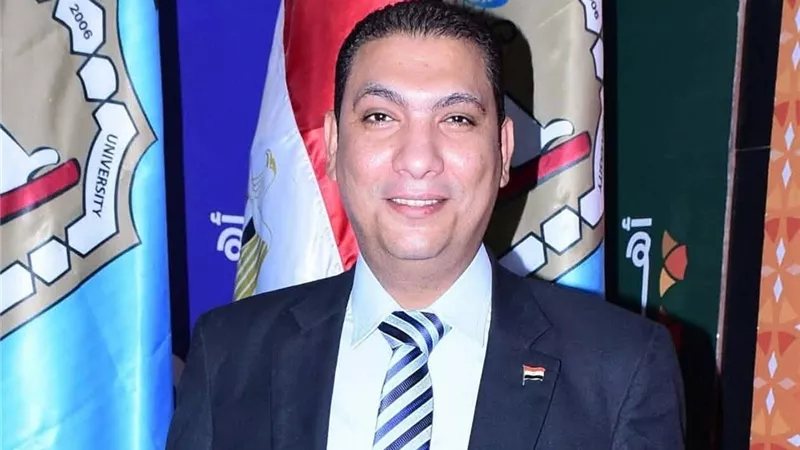 «أصول السياسة» لهنري سيدجويك تتصدر قائمة الأكثر مبيعًا بمعرض القاهرة الدولي للكتاب