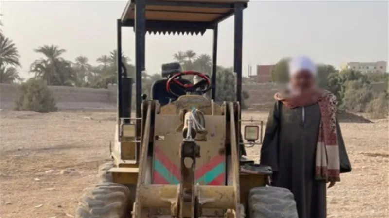 أب يهدم بيت ابنته باللودر في سوهاج.. سلطة عائلية أم جريمة؟