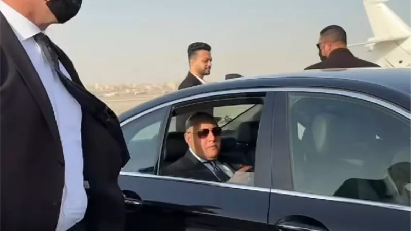 كاميرات داخل المطار دون إذن.. القبض على مصوري فيديو المحامي أشرف نبيل