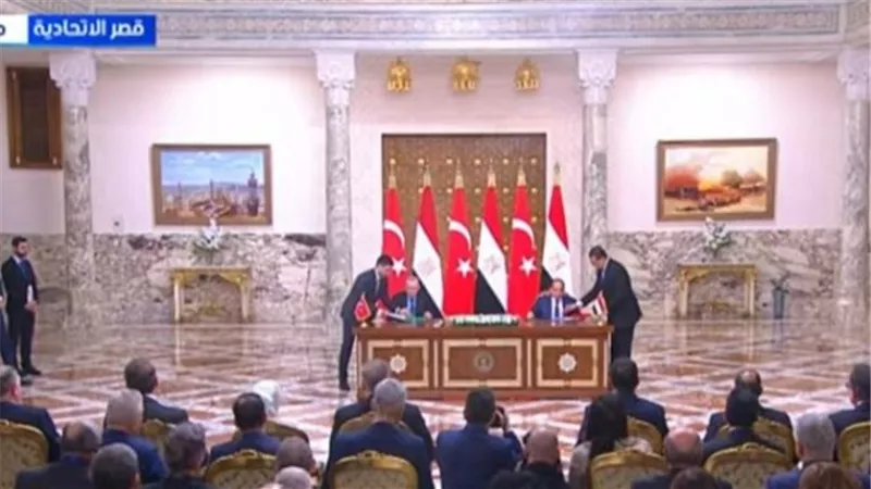 السيسي وأردوغان يشهدان توقيع مذكرات تفاهم تعيد رسم العلاقات المصرية التركية