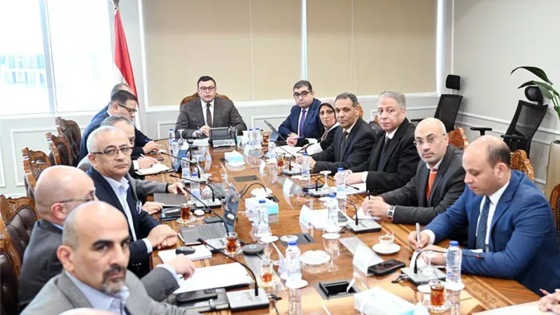 لتشغيل الشواطئ بمدينة العلمين.. تفاصيل لقاء وزير الإسكان مع مسؤولي 