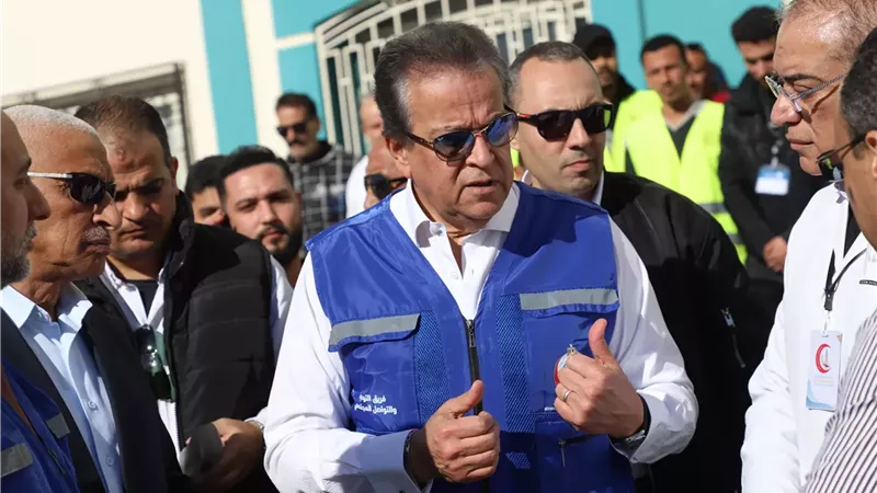 وزير الصحة ومحافظ شمال سيناء يلتقيان المصابين الفلسطينيين بمستشفى العريش