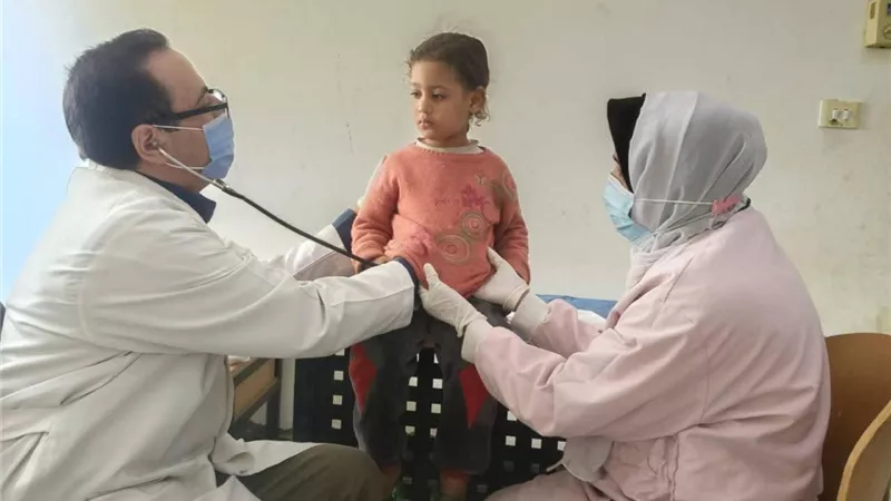 حياة كريمة تقدم 1044 خدمة طبية لأهالي إبشادات بملوي