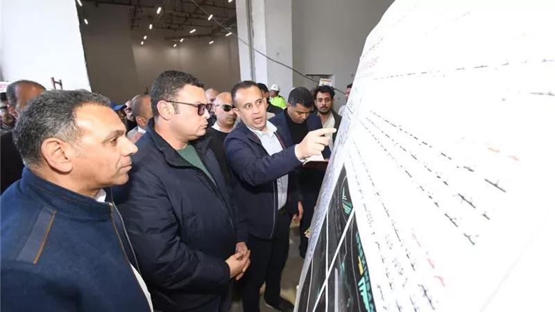 وزير الإسكان يتفقد مركز المؤتمرات والمعارض بالمدينة التراثية و