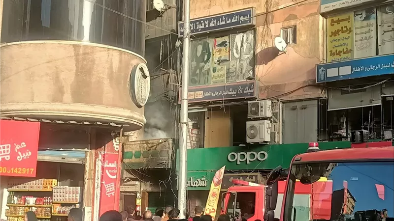 السيطرة على حريق هائل بعقار في شارع 45 بالإسكندرية دون إصابات