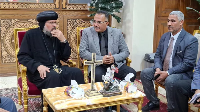 وكيل «تضامن المنيا» يُقدم العزاء لأسر ضحايا انهيار سور دير «أبو فانا»