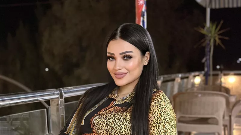 «بصقت عليه».. المطربة دنيا الألفي في ورطة بعد تعديها على شاب في حفل زفاف