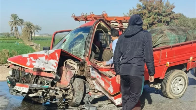 إصابة 4 أشخاص في تصادم 3 سيارات بالطريق الزراعي بالمنيا