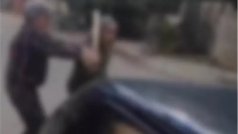بصاعق كهربائي وعصا بيسبول.. تفاصيل الاعتداء على مندوب شحن بسبب تأخير تسليم طلب