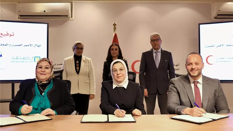 البنك الأهلي يوقع بروتوكول تعاون مع الهلال الأحمر المصري والمجلس القومي للمرأة 