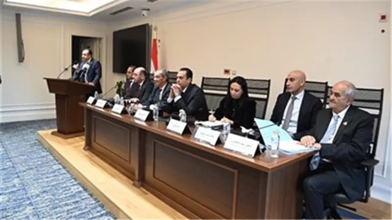 وزير الاتصالات يوضح خطوات إعداد قانون حماية الأطفال على مواقع التواصل الاجتماعي 