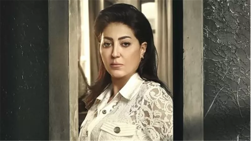 ببوستر فردي.. وفاء عامر تروج لمسلسل «الست موناليزا»