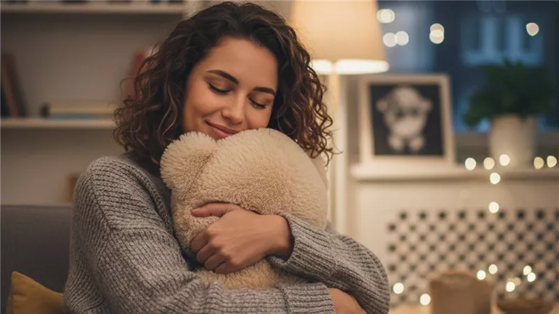 عيد الحب للسناجل.. عناق الدبدوب يساعد في خفض التوتر ودعم صحة القلب 