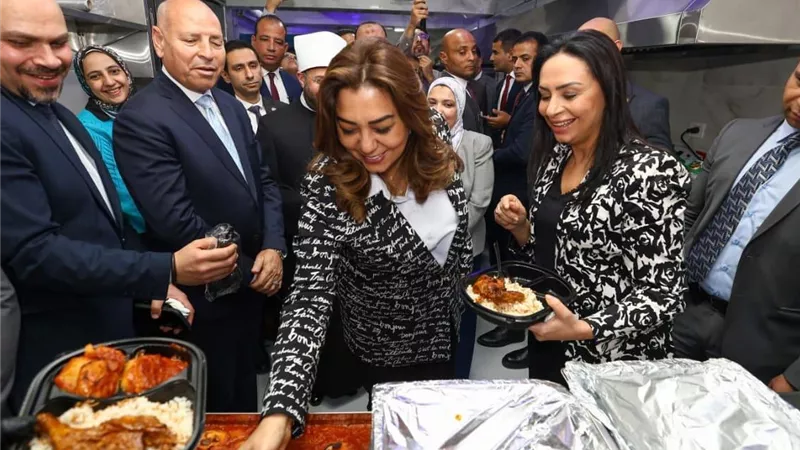 وزراء التضامن والأوقاف والتنمية المحلية ومحافظ القاهرة يفتتحون مطبخ 