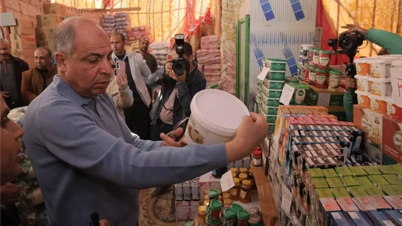 «أهلاً رمضان» بسمالوط.. تخفيضات كبرى قبل الشهر الكريم