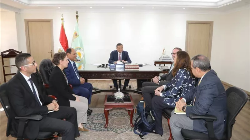 وزير الزراعة يبحث مع وفد دنماركي سبل التعاون وتعزيز الاستثمارات في الإنتاج الحيواني والطب البيطري