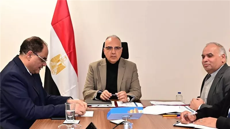الري: إزالة 32 تعديًا على نهر النيل بقطاع شبرا–حلوان ضمن مشروع ضبط النهر