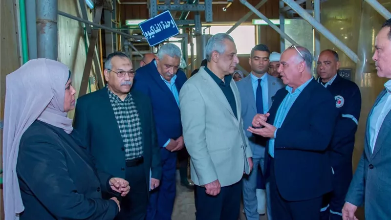 وزير الإنتاج الحربي يستهل أولى جولاته للشركات بـ«أبو زعبل للكيماويات المتخصصة»