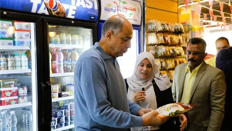 حتى 35% خصمًا.. محافظ المنيا يوسع «أهلاً رمضان» ويكثف الحملات على الأسواق