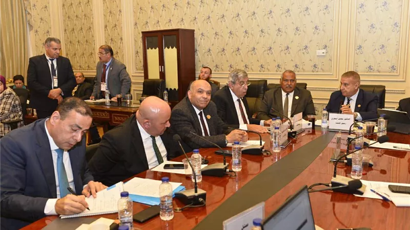 زراعة الشيوخ تناقش آثار التغيرات المناخية وورد النيل.. والبطران: مخاطر شديدة تتطلب المواجهة