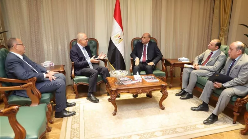  التوازن في العلاقة بين طرفي الإنتاج.. تفاصيل لقاء وزير العمل ورئيس اتحاد الصناعات 