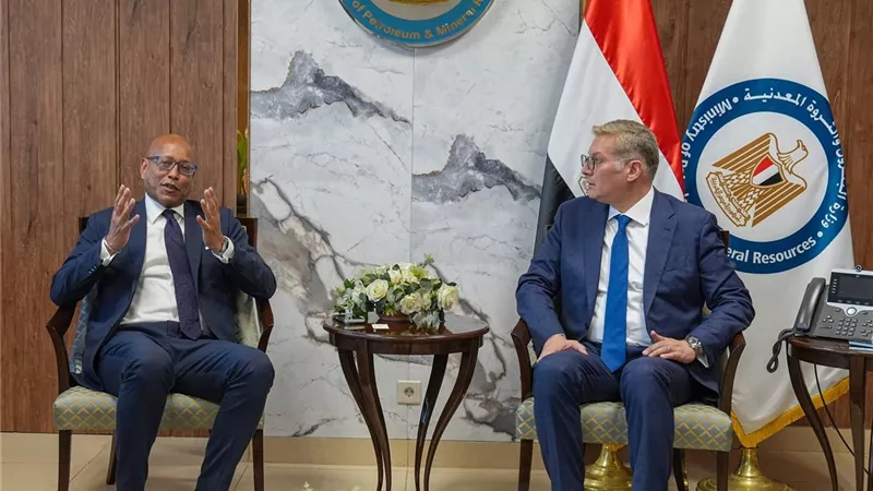 البترول تبحث تعزيز الاستثمار مع التمويل الدولي