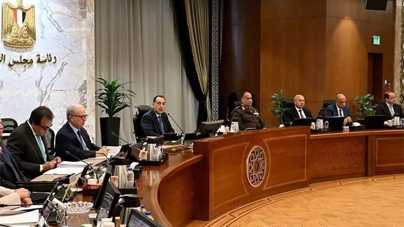 رئيس الوزراء يوجه بتعزيز التواصل مع البرلمان والرد الفوري على طلبات النواب