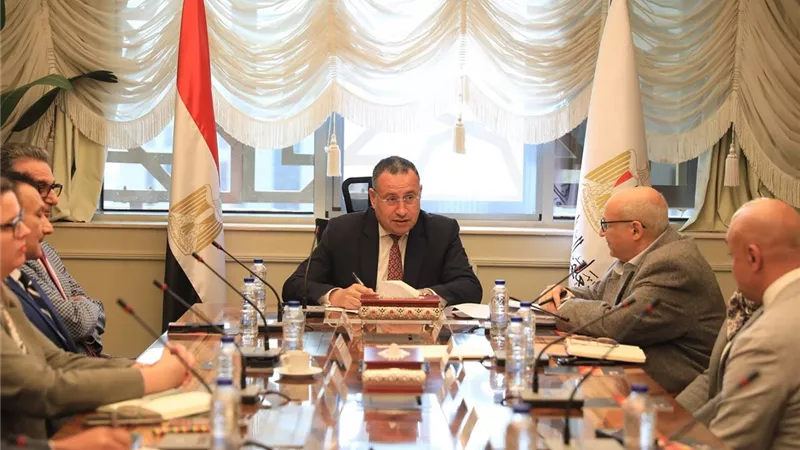 وزير التعليم العالي يتابع إنشاء الفرع الدولي لجامعة رووان الأمريكية بمصر