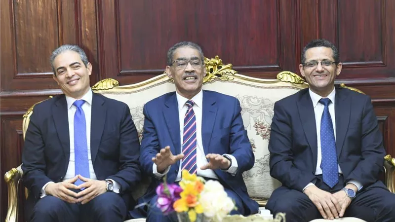 وزير الدولة للإعلام يعقد لقاءً مشتركًا مع نقيبي الصحفيين والإعلاميين لتعزيز التعاون والارتقاء بالمهنة