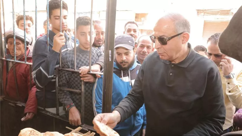 محافظ المنيا يتفقد جودة الخبز بأبوقرقاص ويشدد على التزام المخابز بالمواعيد الرمضانية