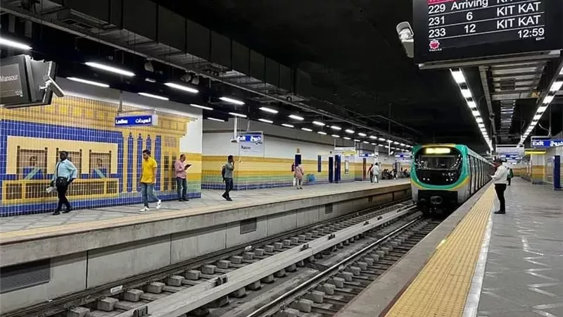 تقليل زمن التقاطر قبل الإفطار.. تعرف على مواعيد تشغيل المترو وLRT في رمضان