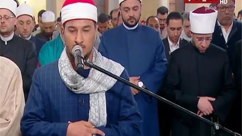 وزير الأوقاف يهنئ المصريين برمضان ويعلن إمامة الشيخ أشرف سيف للتراويح بمسجد الحسين