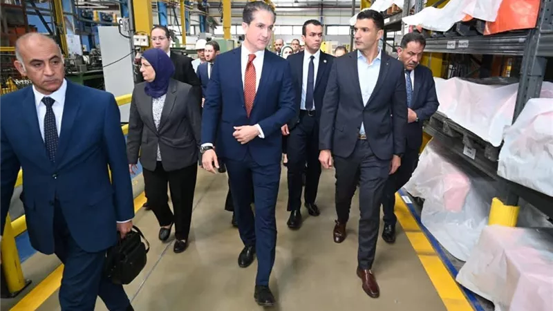 وزير الصناعة يتفقد مصنعين متخصصين في الصناعات الهندسية والغذائية بمدينة العاشر من رمضان