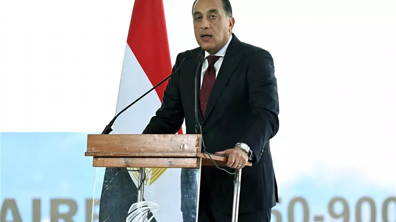 مدبولي: تعزيز أسطول مصر للطيران جزء من رؤية الرئيس السيسي لتحقيق التميز العالمي