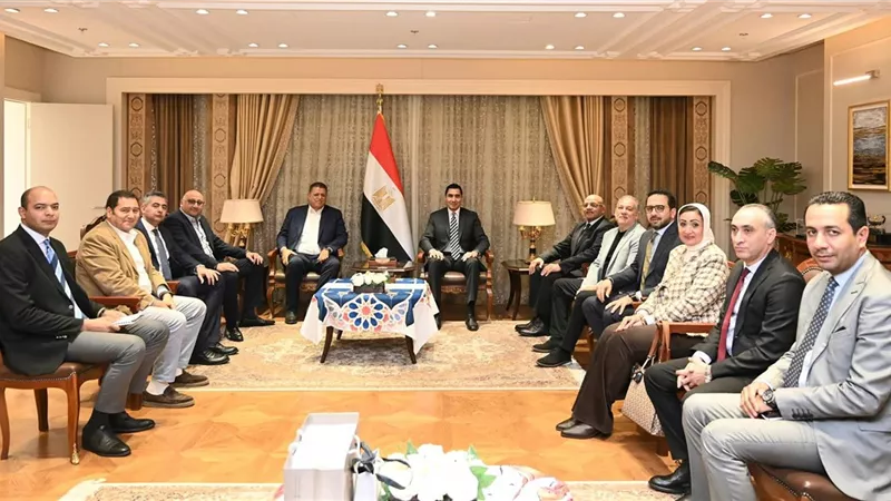 وزير الشباب والرياضة يستقبل الاتحاد المصري لكرة اليد ويتلقى التهنئة من مجلس الإدارة