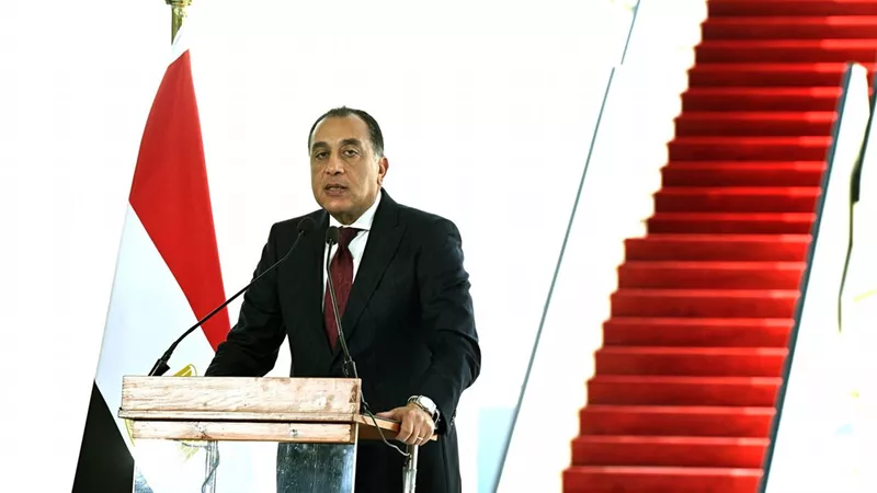 مدبولي: الطبيعة الجغرافية لمصر ووجودها داخل القارة الإفريقية تجعل الطيران مكونًا أساسيًا