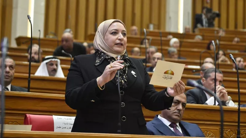 من أزمة الكلاب إلى خسائر البيض.. كيف أثارت تحركات سحر عتمان الرأي العام؟