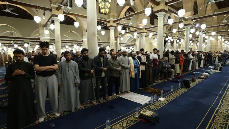 زحام المصلين في الليلة الثانية من رمضان بالجامع الأزهر