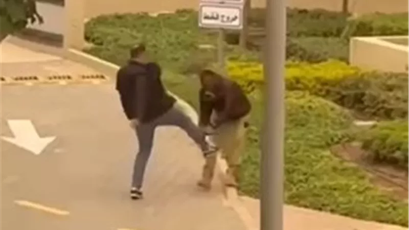 كان يجلس يقرأ القرآن.. اعتداء على فرد أمن داخل كمبوند بالتجمع الخامس