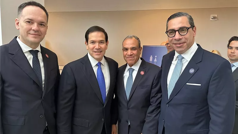 وزير الخارجية يجري مجموعة من اللقاءات الجانبية مع الوزراء والمسئولين بمجلس السلام في واشنطن