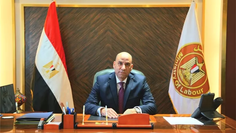 وزير العمل يواسي أسر ضحايا حادث بورسعيد ويخصص 3.6 مليون جنيه لتعويضاتهم