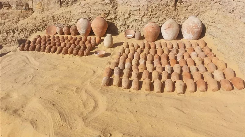الكشف عن مجموعة من المقابر الصخرية بقبة الهواء بأسوان (تفاصيل)