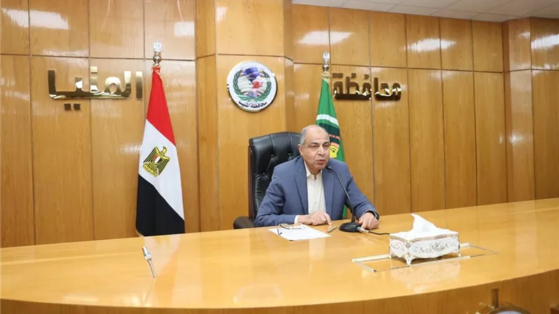 محافظ المنيا يوجه باستثمار الأراضي غير المستغلة وتشديد الرقابة على الأسواق
